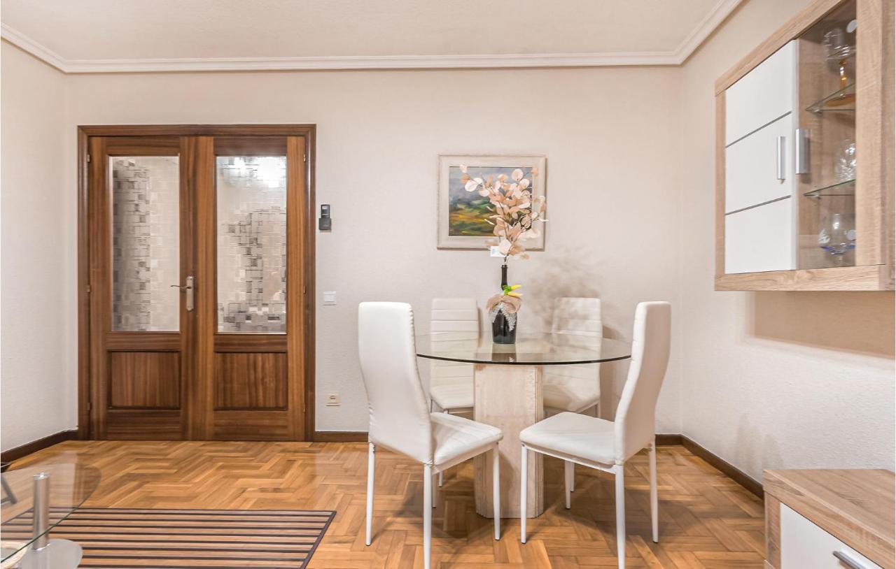 Stunning Apartment In Gijon With Wifi מראה חיצוני תמונה