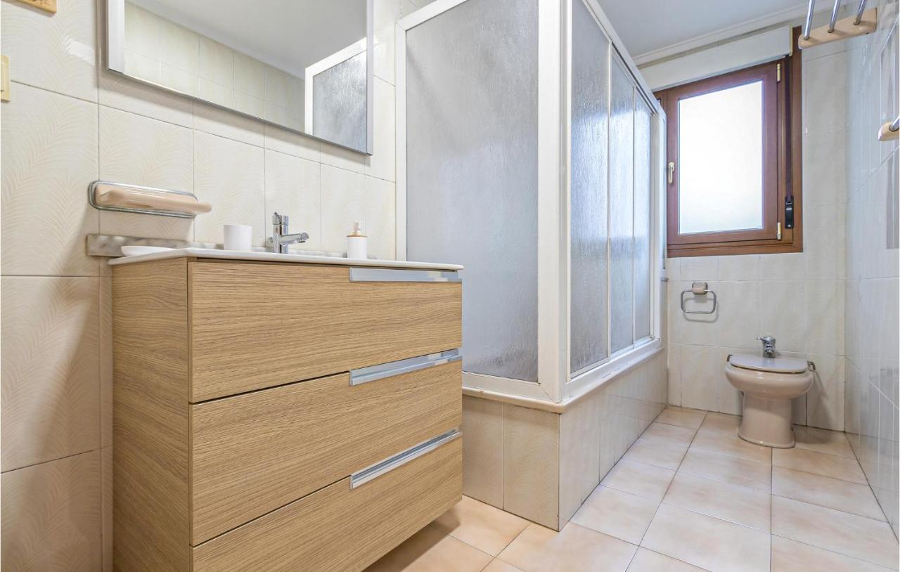 Stunning Apartment In Gijon With Wifi מראה חיצוני תמונה